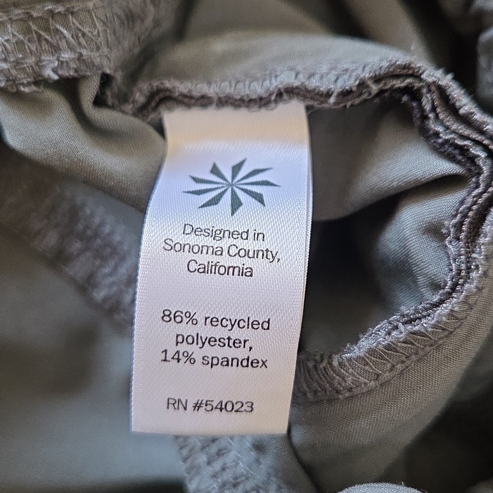 Athleta | Olive Green La Viva Capris Size 8 Pull On Drawstring Waist - Picture 7 of 8